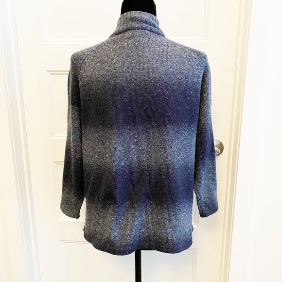 2 Tone Blue Sweater Cardigan Buttons by Carroll Reed size Medium - Picture 5 of 7
